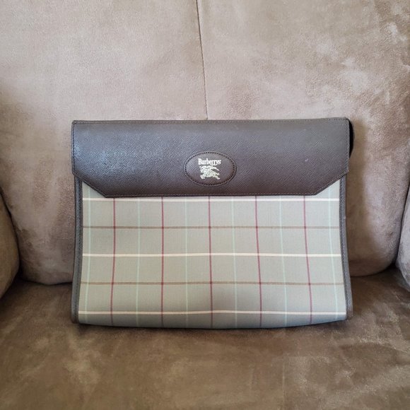 Burberry Handbags - Unisex Authentic Vintage Burberry Clutch Novacheck